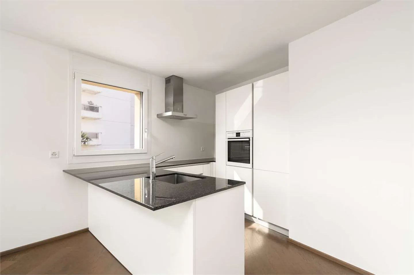 Modernes Apartment mit Seeblick - Foto 4 von 13