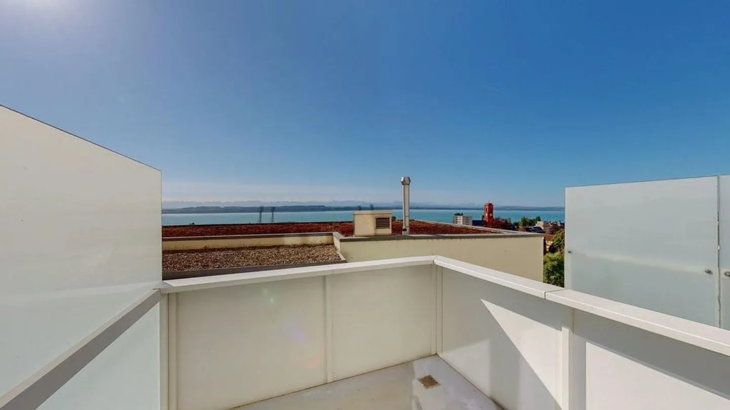 Spazioso loft duplex con balcone. - Foto 2 di 9