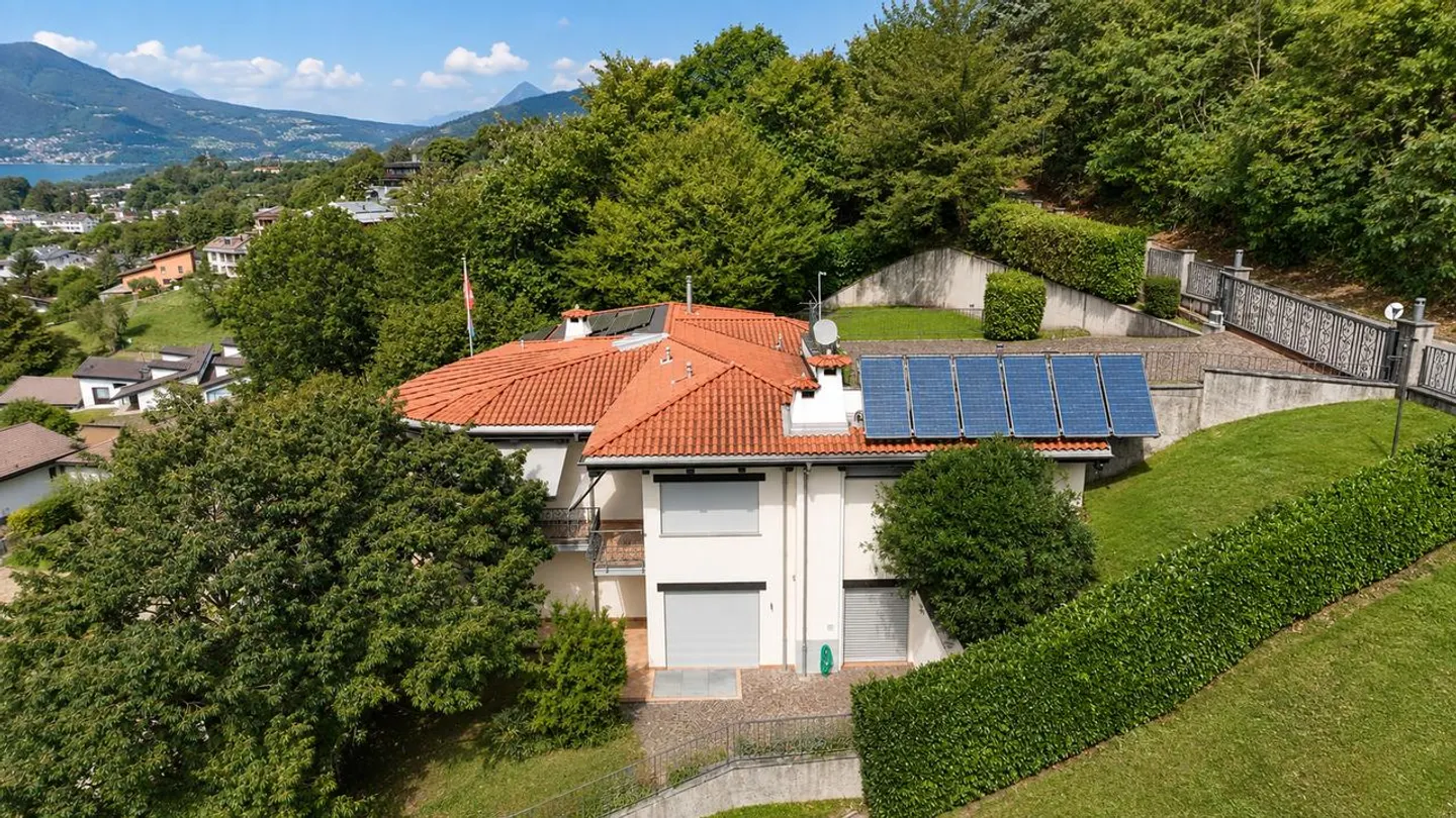 Elegant Villa with Indoor Pool and Large Plot in Vezia - Photo 2 of 28