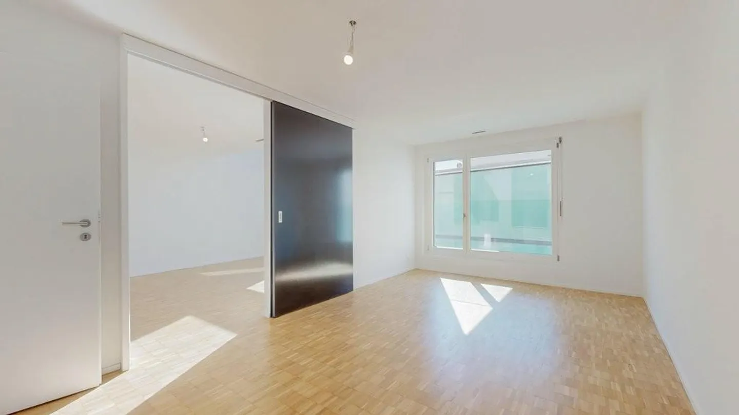 Spazioso loft duplex con balcone. - Foto 7 di 9