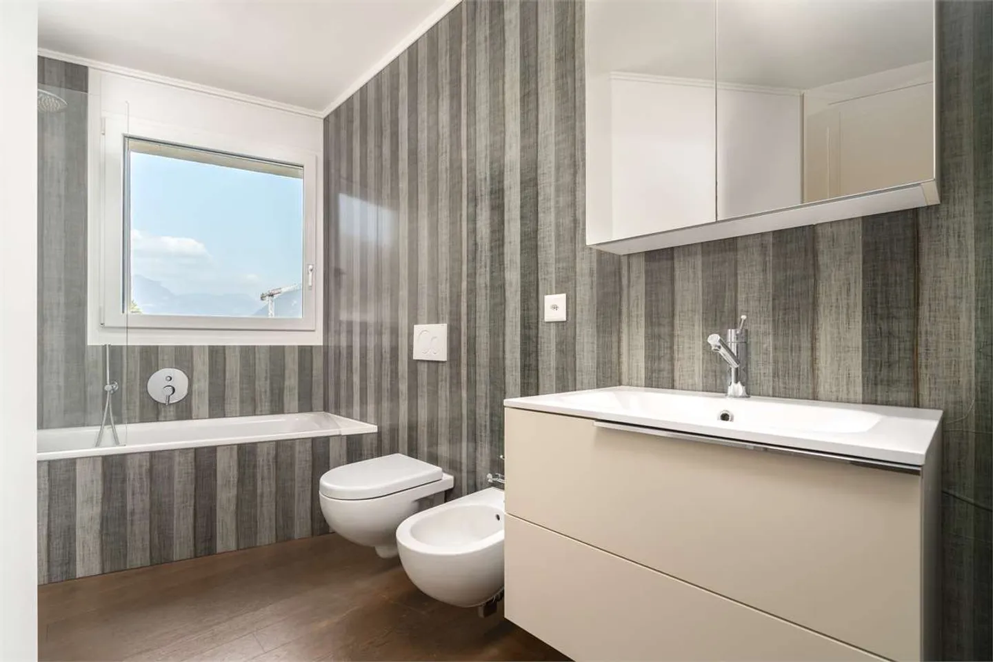 Modernes Apartment mit Seeblick - Foto 9 von 13