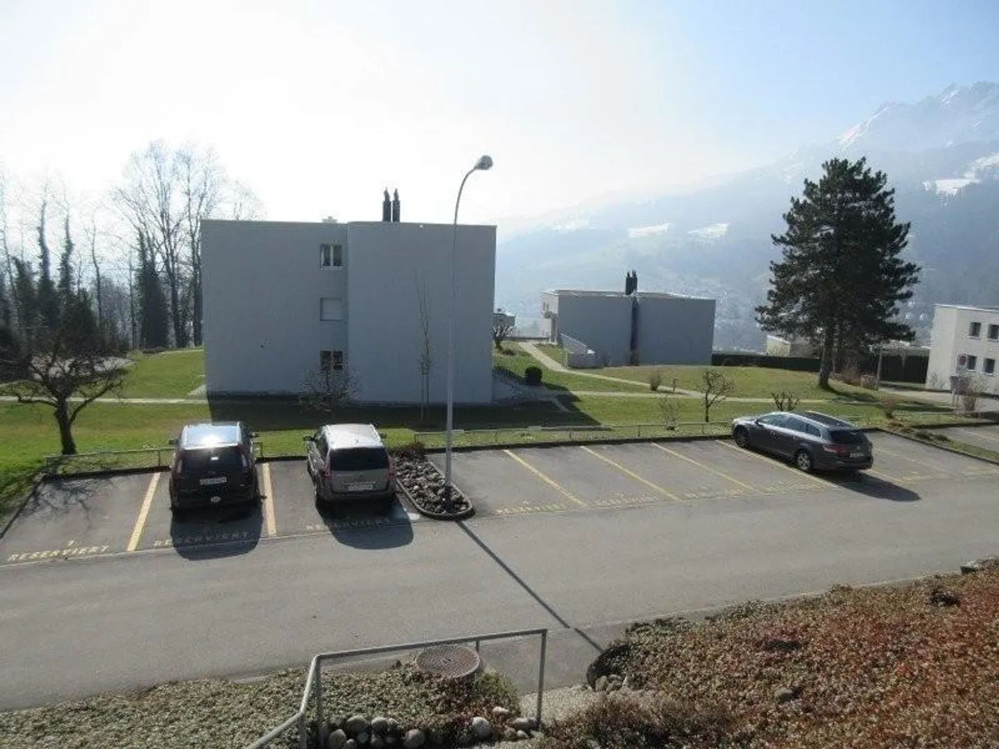 «Abstellplatz am Fusse des Sonnenbergs» - Foto 2 von 2