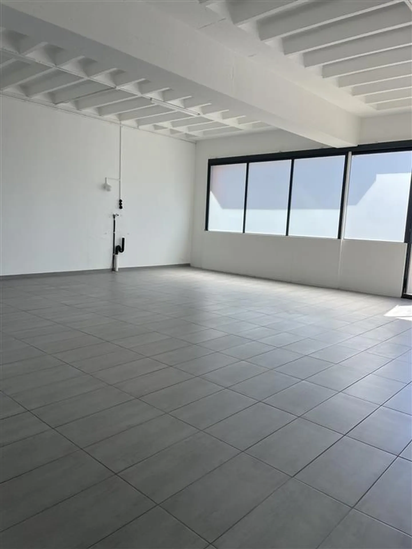Espace Commercial dans un Quartier Dynamique - Photo 2 sur 5