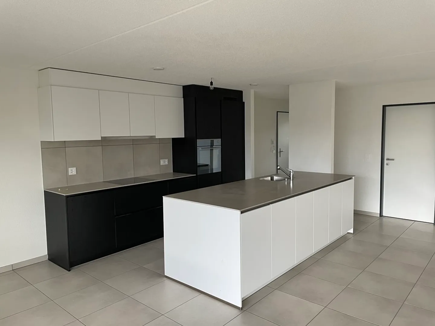 4.5 Room Apartment - Photo 1 of 13