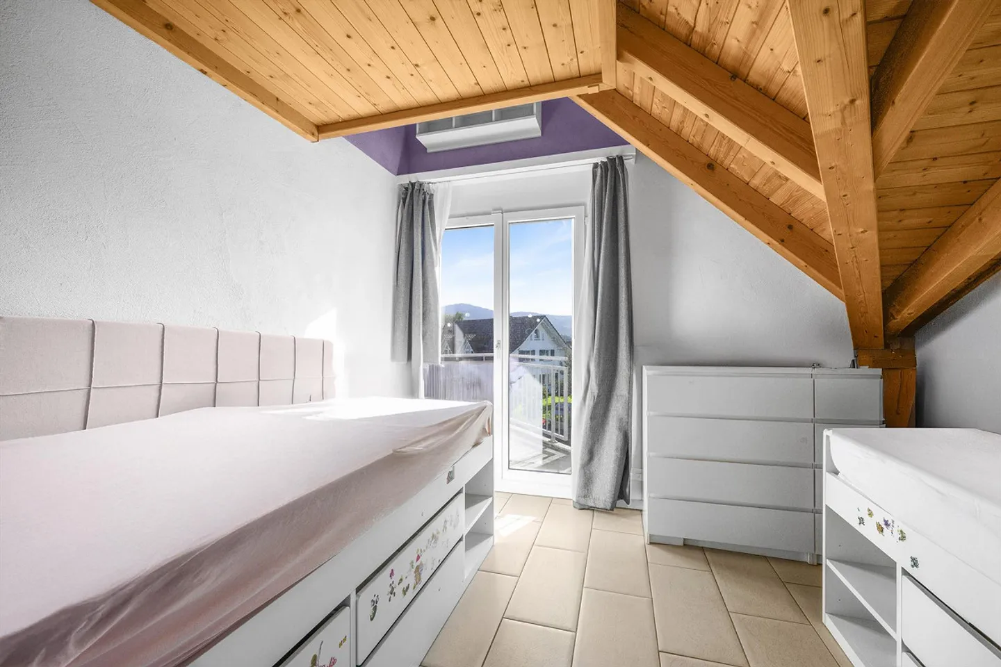 Idyllic family house with vineyard, double garage and view of Lake Zurich - Photo 13 of 21