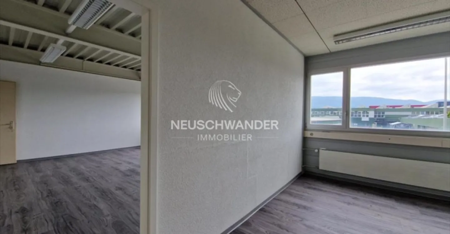 Mixed-use building for rent - Photo 8 of 8