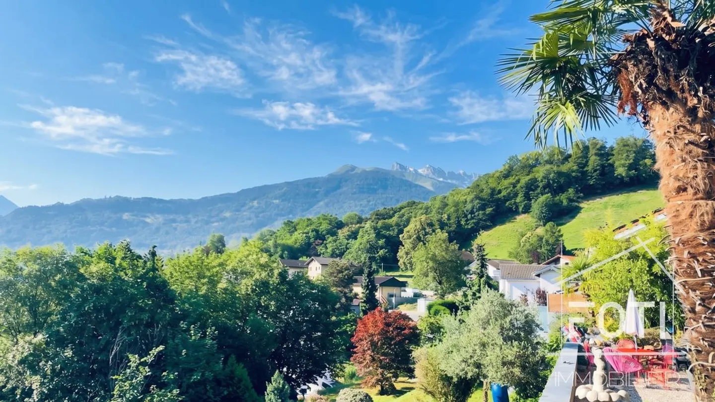 Charming House with Mountain Views - Photo 1 of 13