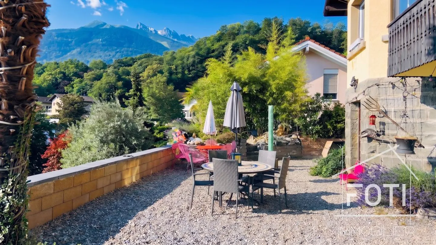 Charming House with Mountain Views - Photo 2 of 13