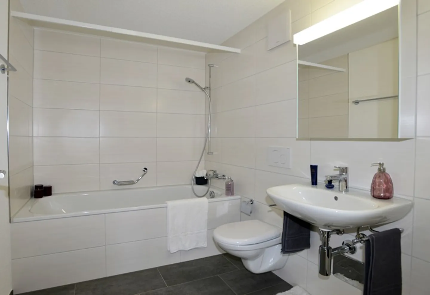 Modernes Apartment mit sonnigem Balkon - Foto 4 von 7