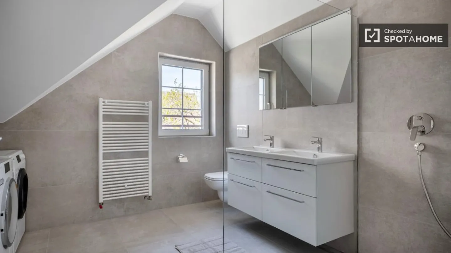 Entdecke, besichtige und miete dein neues Zuhause online mit vollem Vertrauen. - Foto 15 von 18