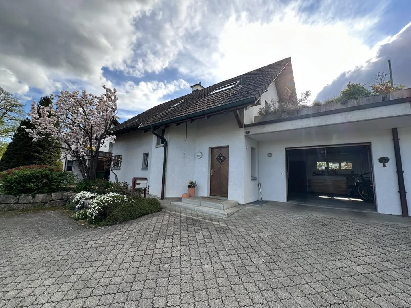 Well-maintained single-family house with garden paradise, ideal for families - Photo 12 of 12