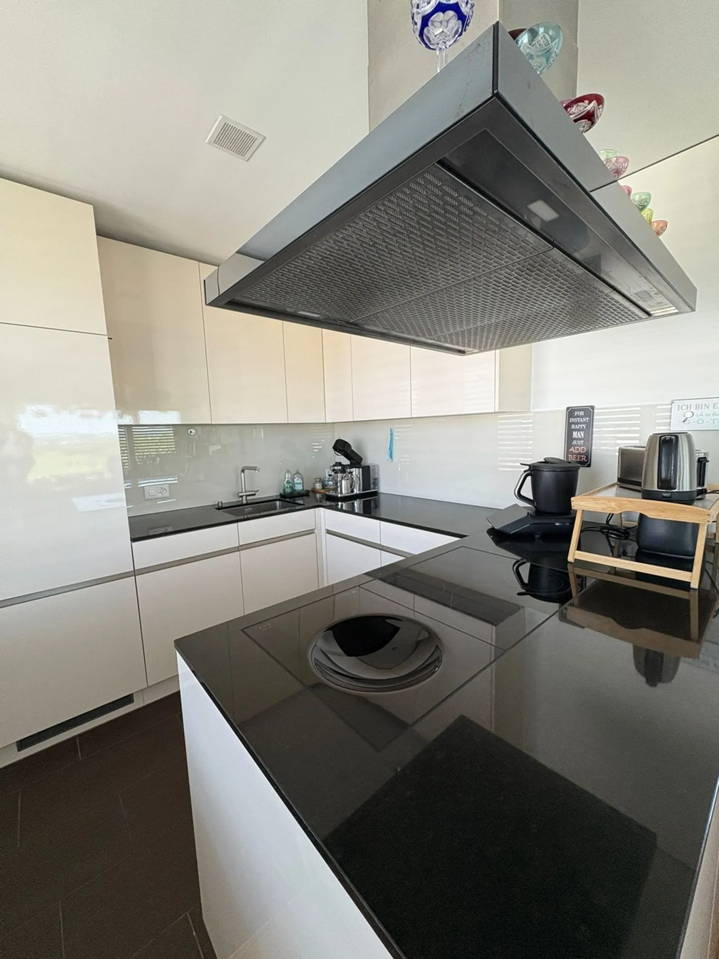 Spacious and modern 3.5 maisonette apartment with stunning views in Wallisellen - Photo 4 of 13