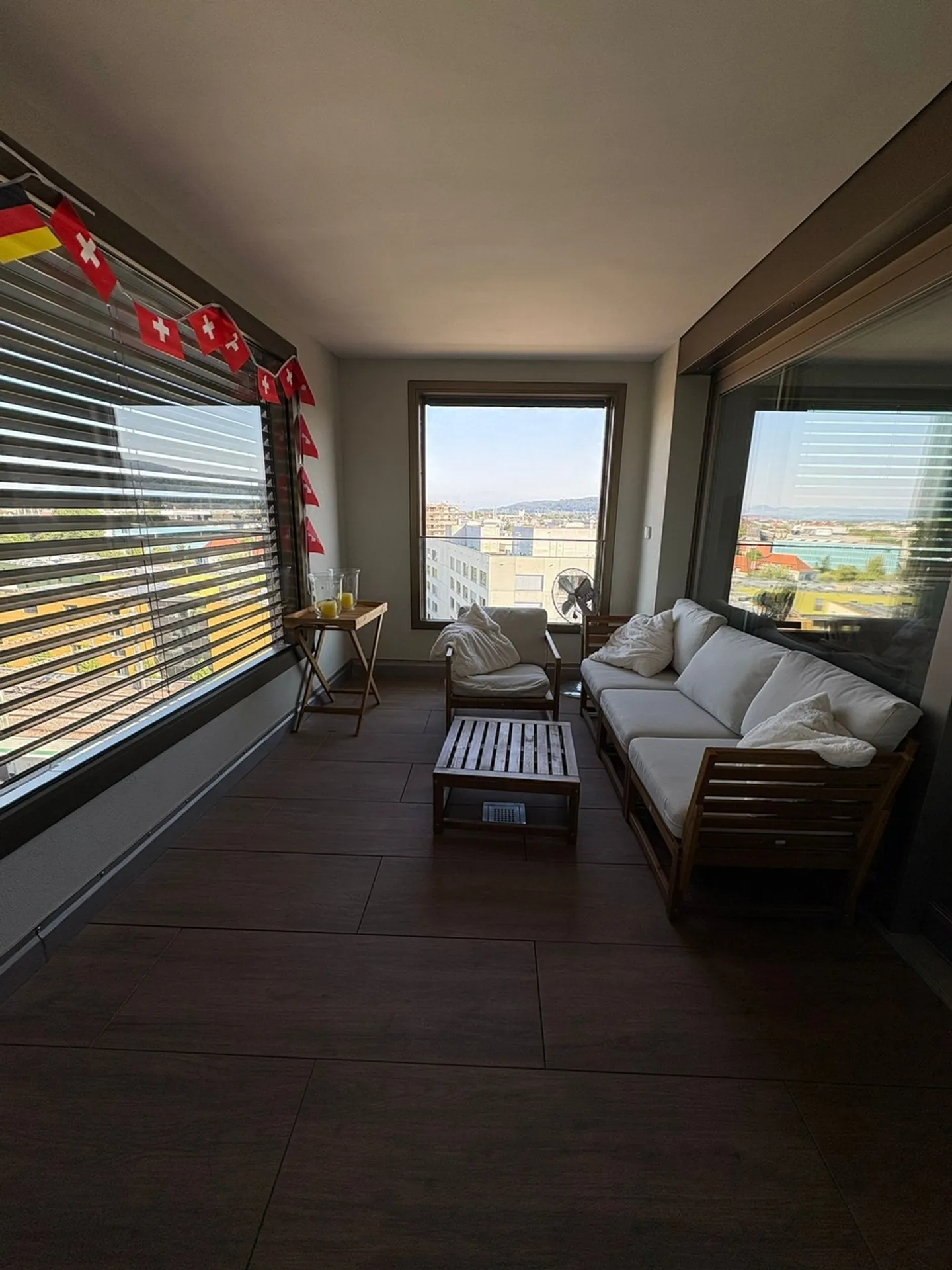 Spacious and modern 3.5 maisonette apartment with stunning views in Wallisellen - Photo 5 of 13