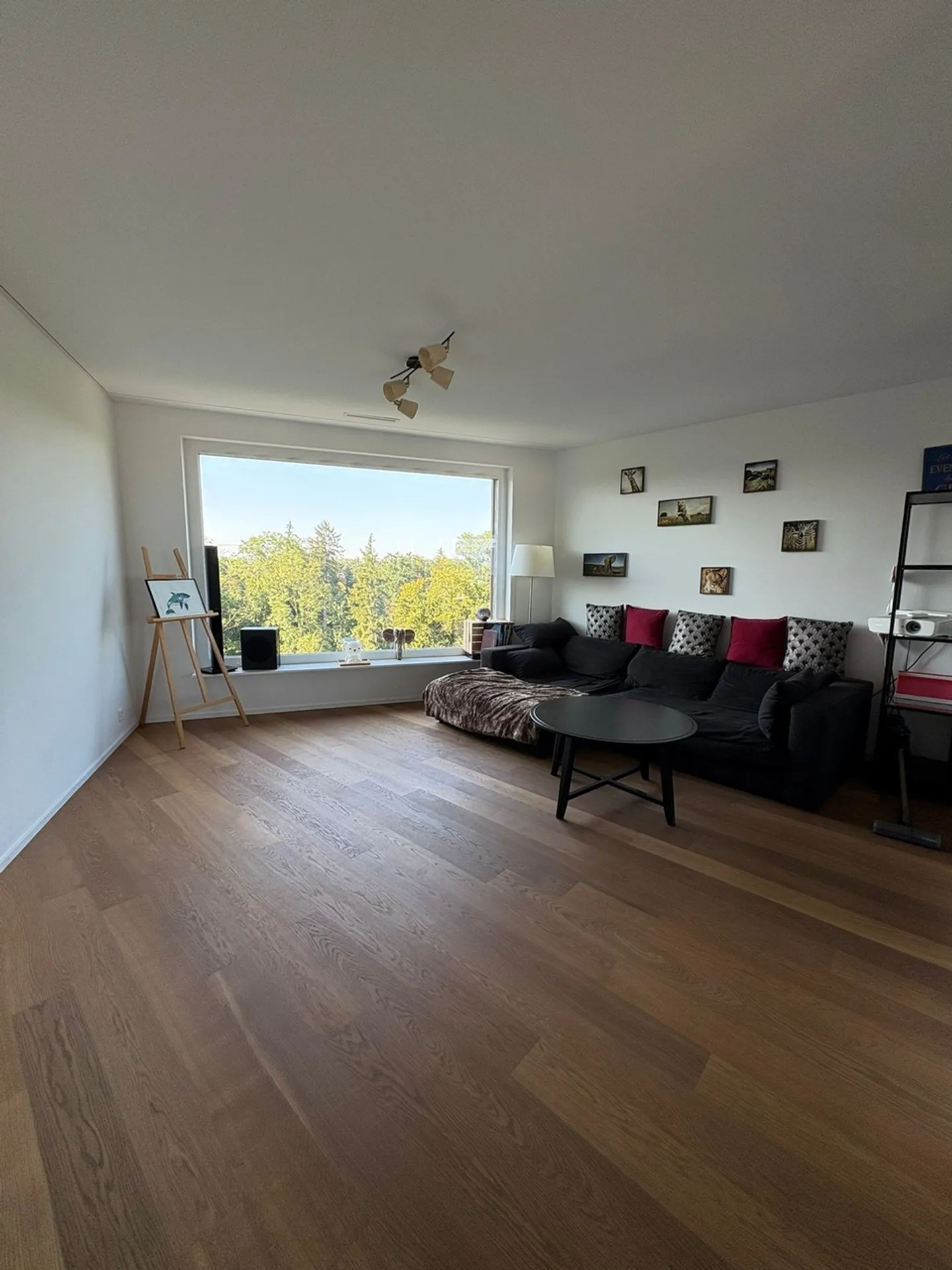 Spacious and modern 3.5 maisonette apartment with stunning views in Wallisellen - Photo 1 of 13