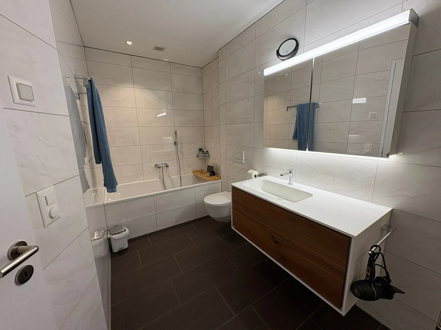 Spacious and modern 3.5 maisonette apartment with stunning views in Wallisellen - Photo 10 of 13