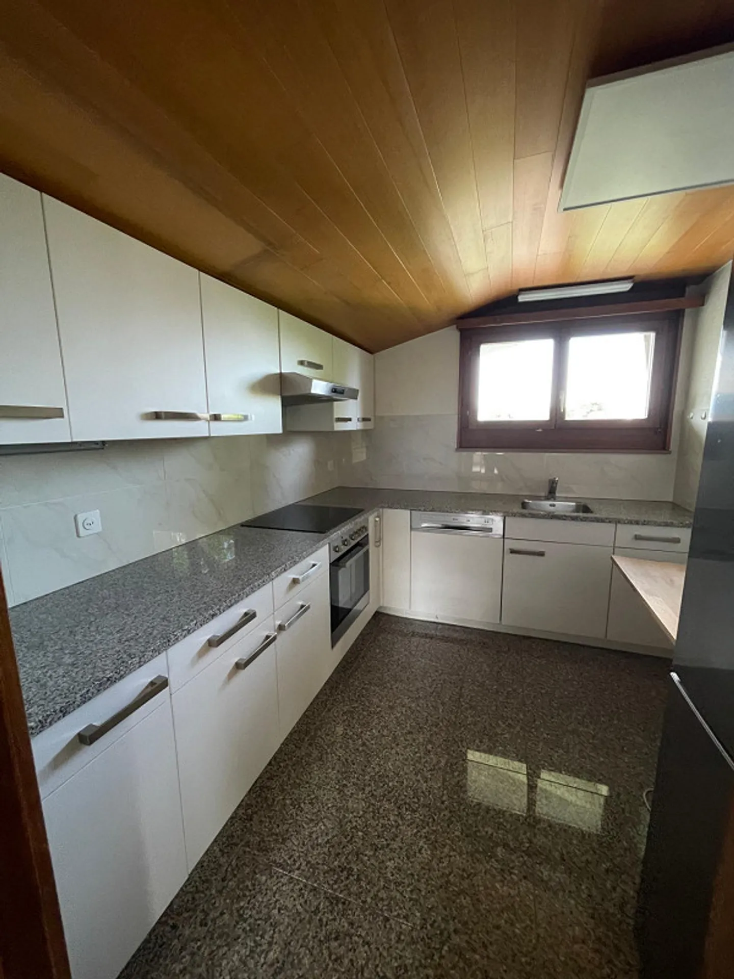 Appartement lumineux de 3,5 pièces avec grand balcon couvert - Photo 1 sur 9