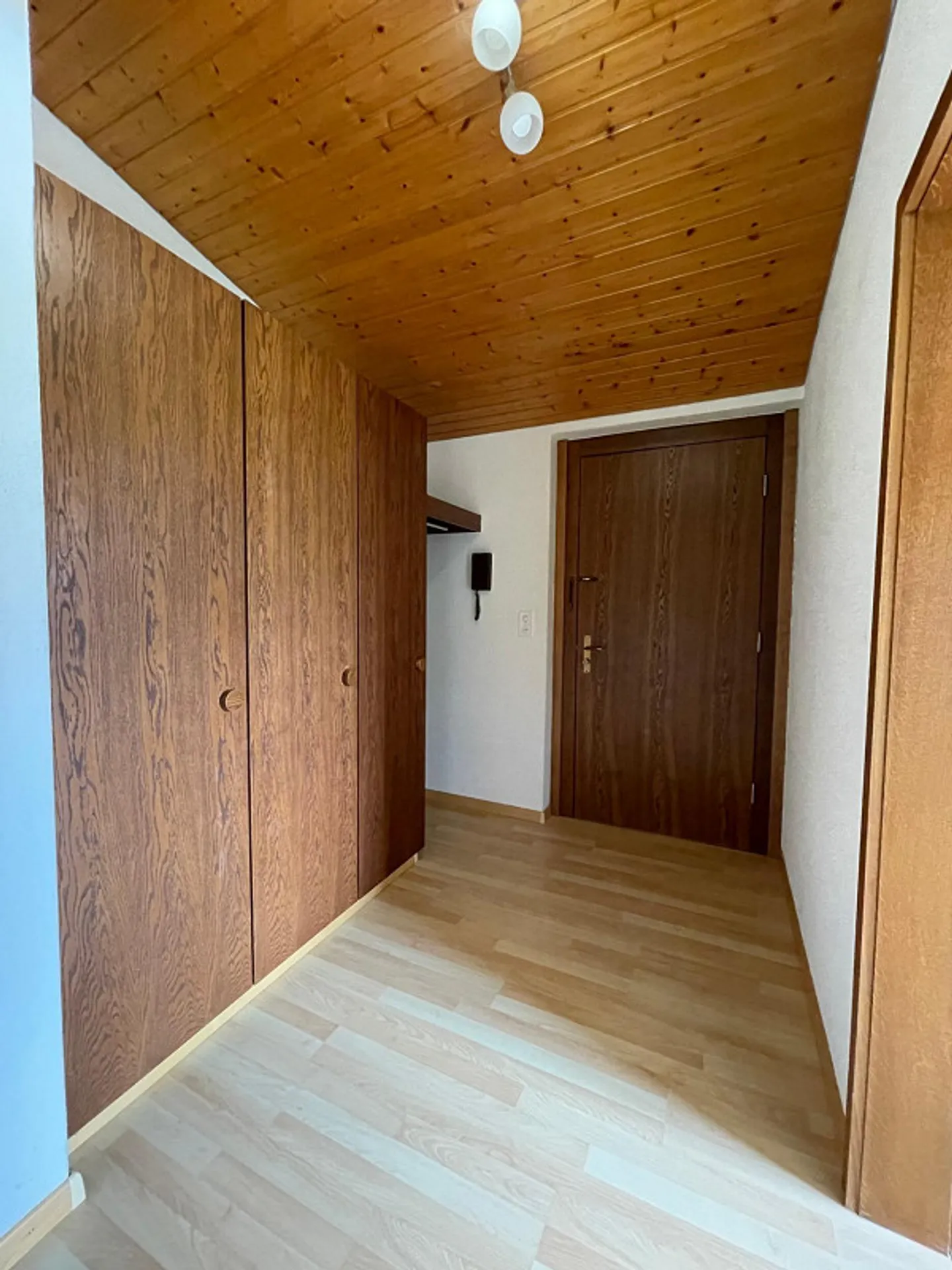Appartement lumineux de 3,5 pièces avec grand balcon couvert - Photo 8 sur 9