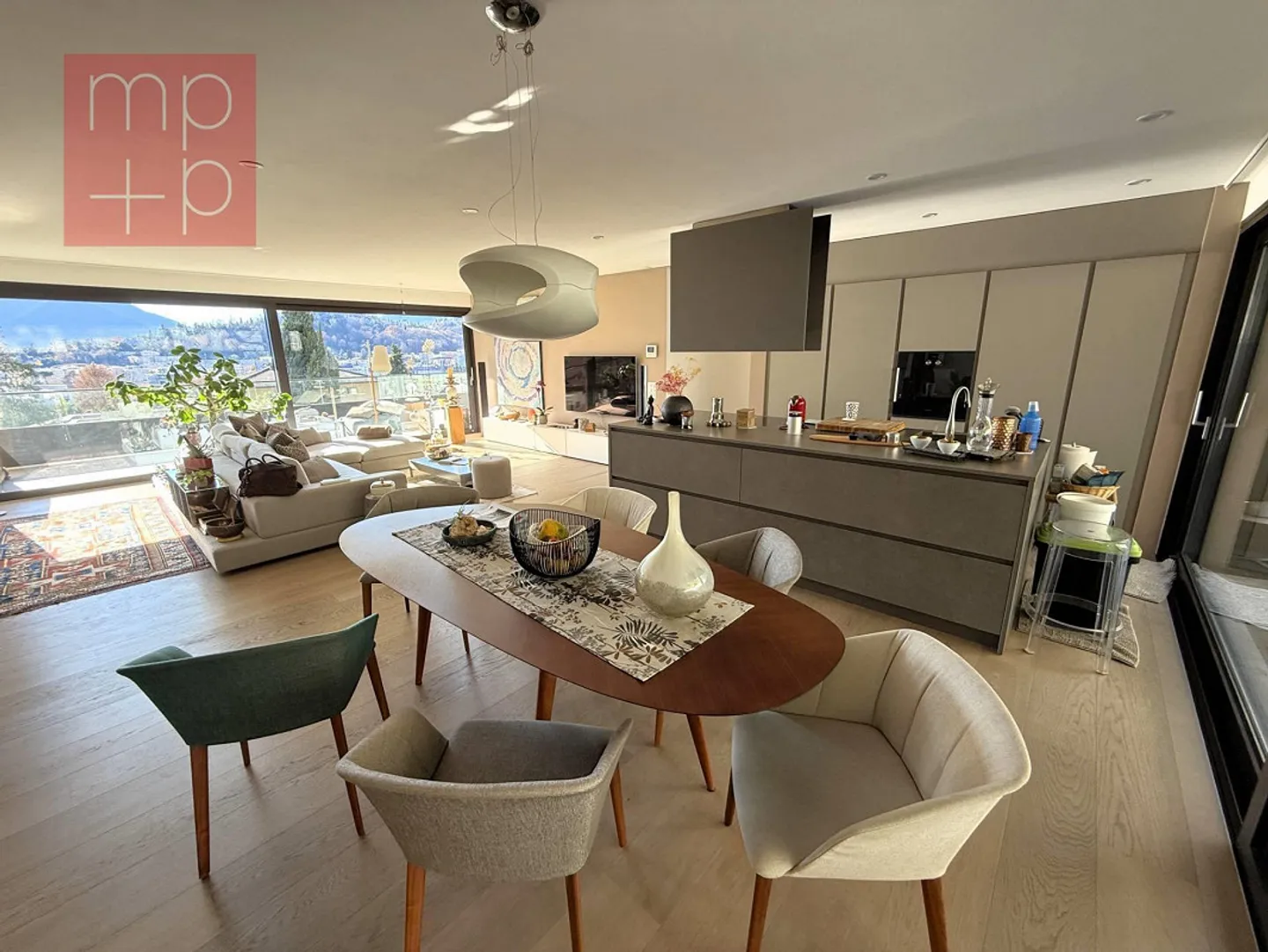 Attico di Lusso con Vista Panoramica - Foto 2 di 8