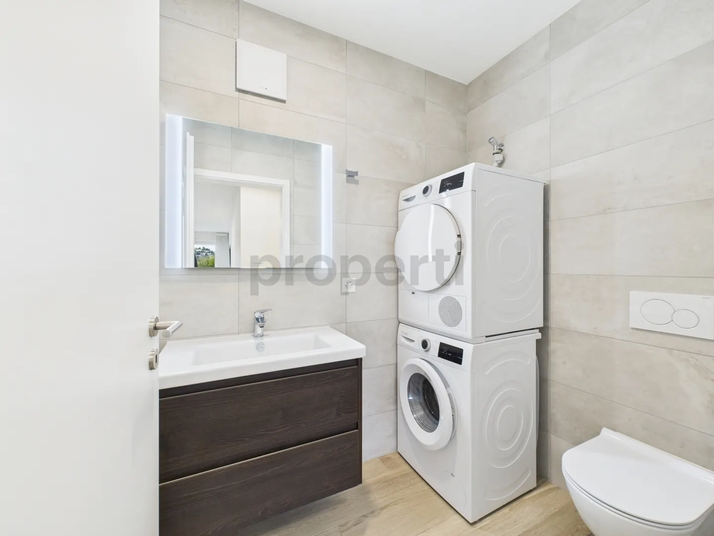 Appartamento moderno con giardino privato - Foto 8 di 13