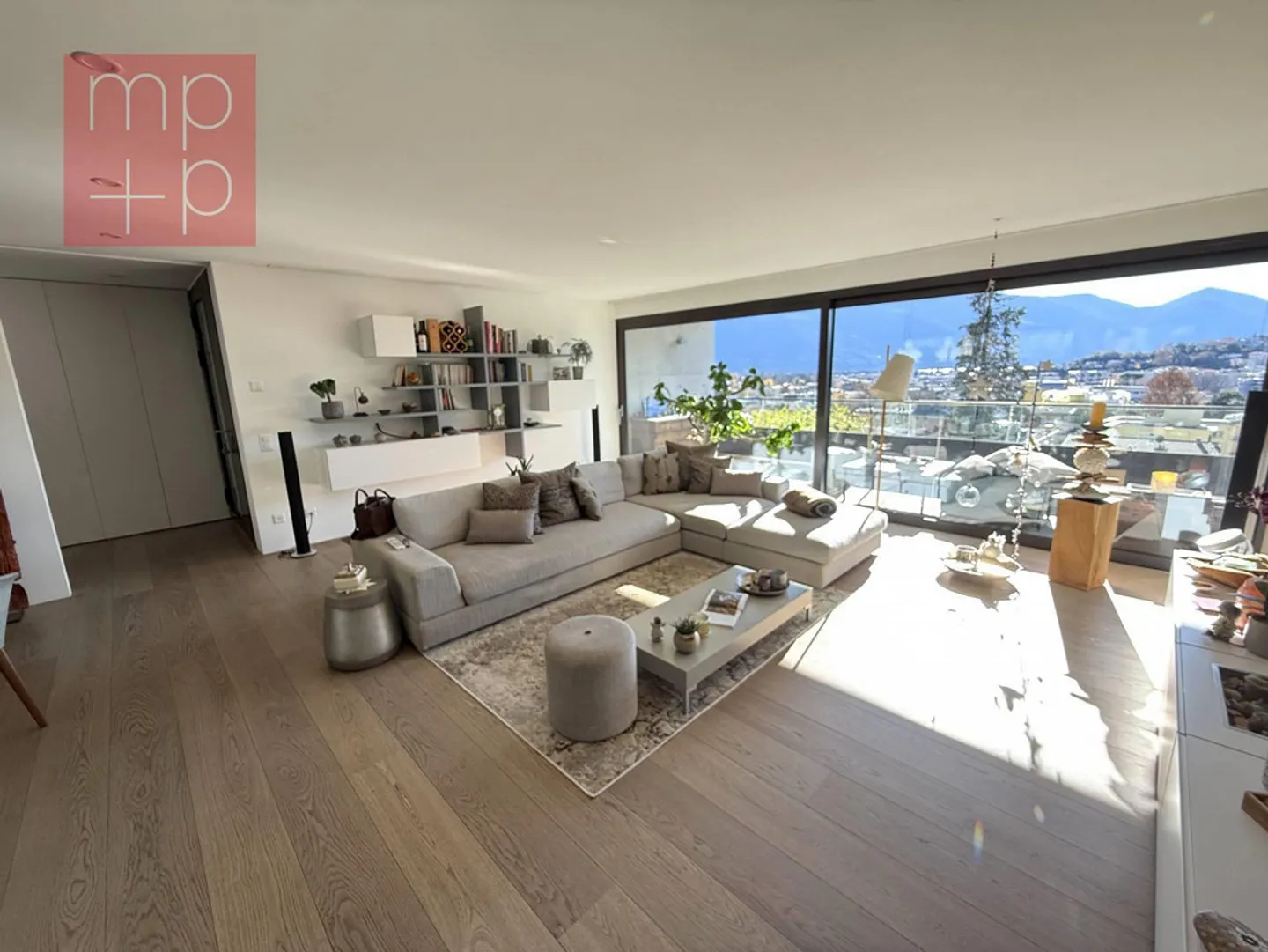 Attico di Lusso con Vista Panoramica - Foto 3 di 8