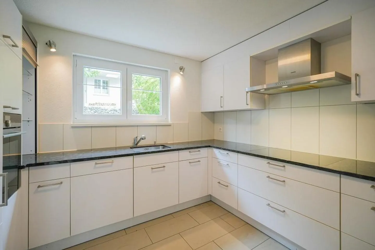Maison individuelle spacieuse de 7,5 pièces à la limite de la zone de construction - Photo 6 sur 13