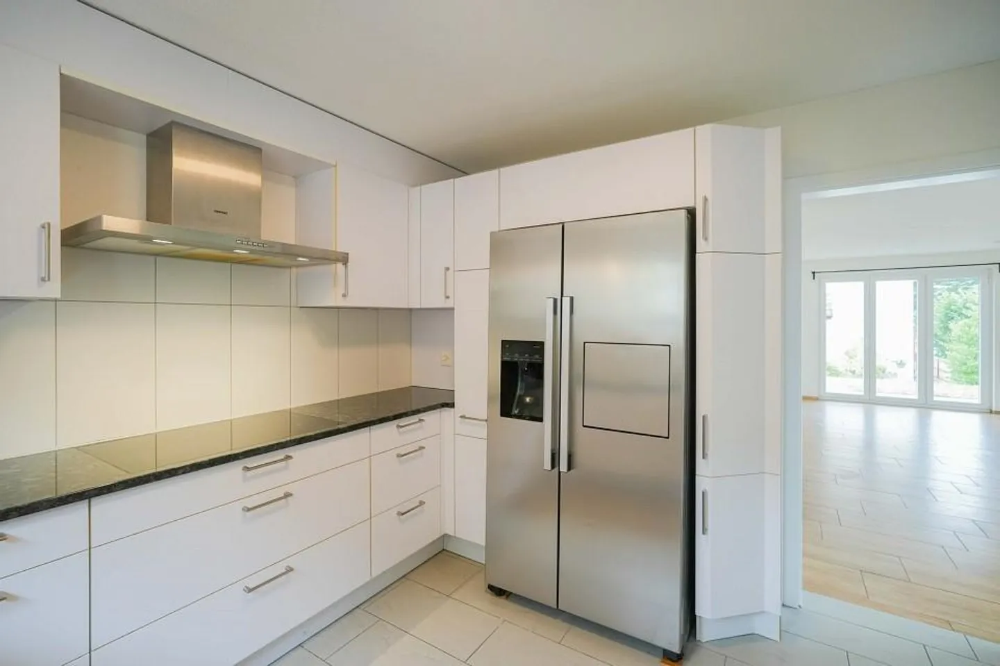 Maison individuelle spacieuse de 7,5 pièces à la limite de la zone de construction - Photo 4 sur 13