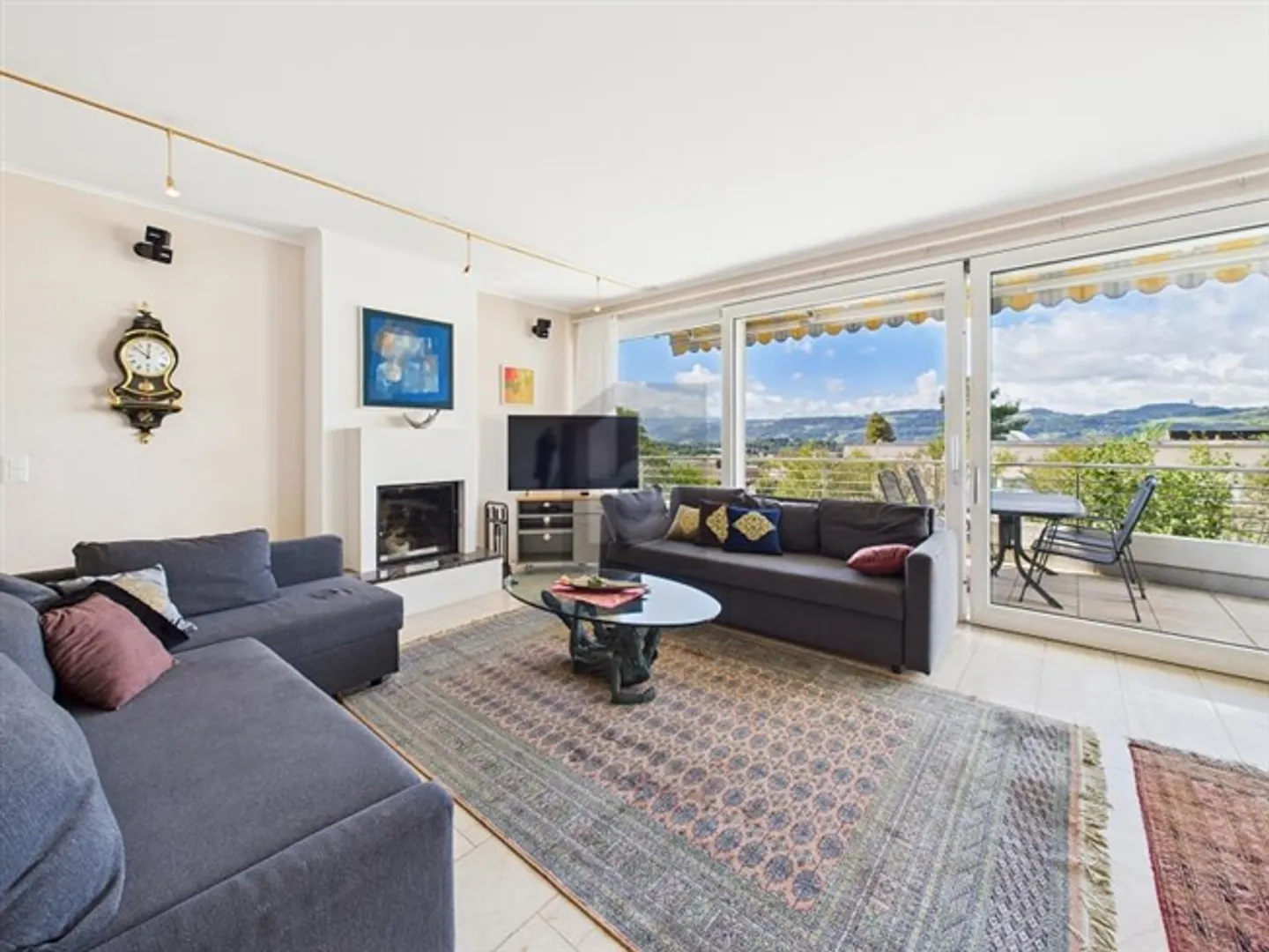 SPACIOUS & FURNISHED - IDEAL FOR DIPLOMATS - Photo 2 of 6