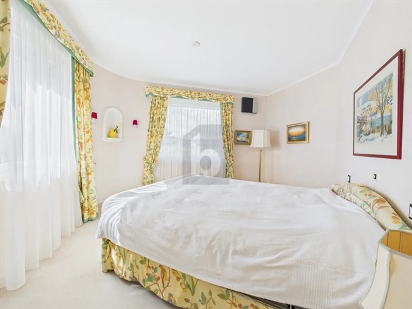 SPACIOUS & FURNISHED - IDEAL FOR DIPLOMATS - Photo 4 of 6