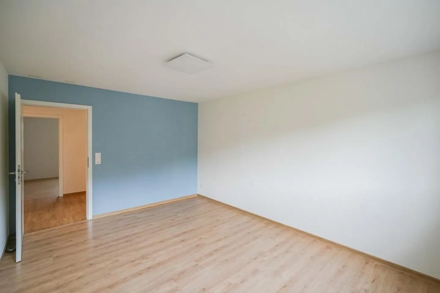 Maison individuelle spacieuse de 7,5 pièces à la limite de la zone de construction - Photo 9 sur 13