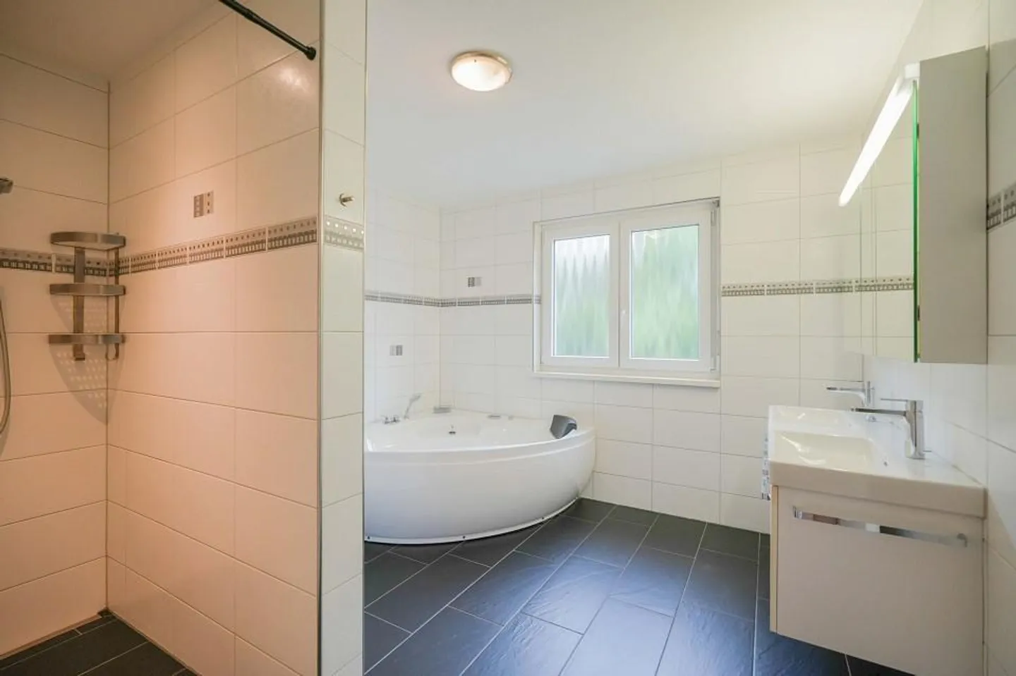 Maison individuelle spacieuse de 7,5 pièces à la limite de la zone de construction - Photo 10 sur 13