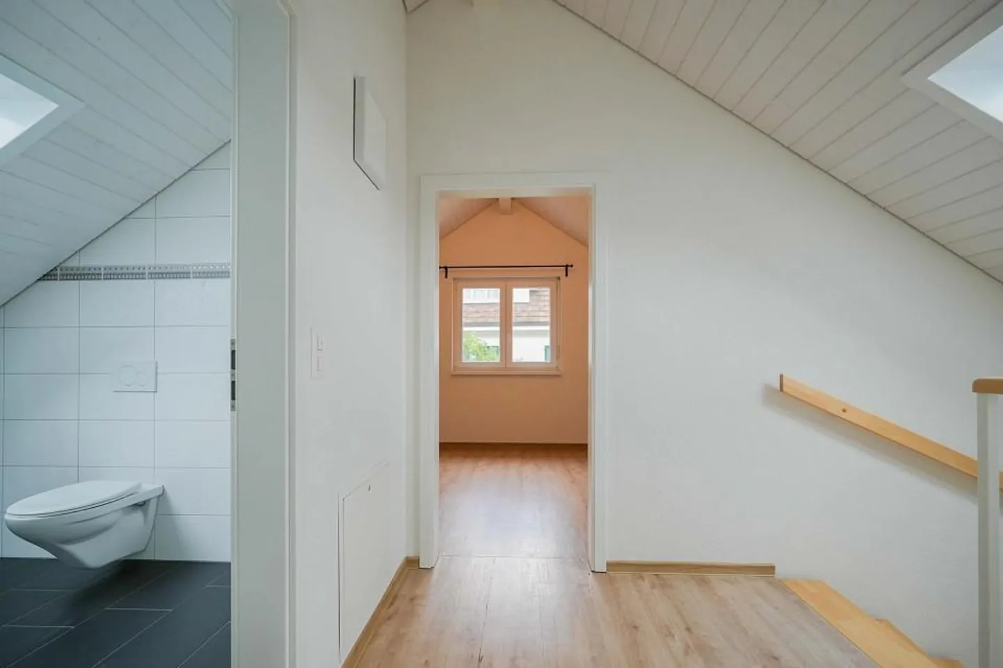 Maison individuelle spacieuse de 7,5 pièces à la limite de la zone de construction - Photo 12 sur 13