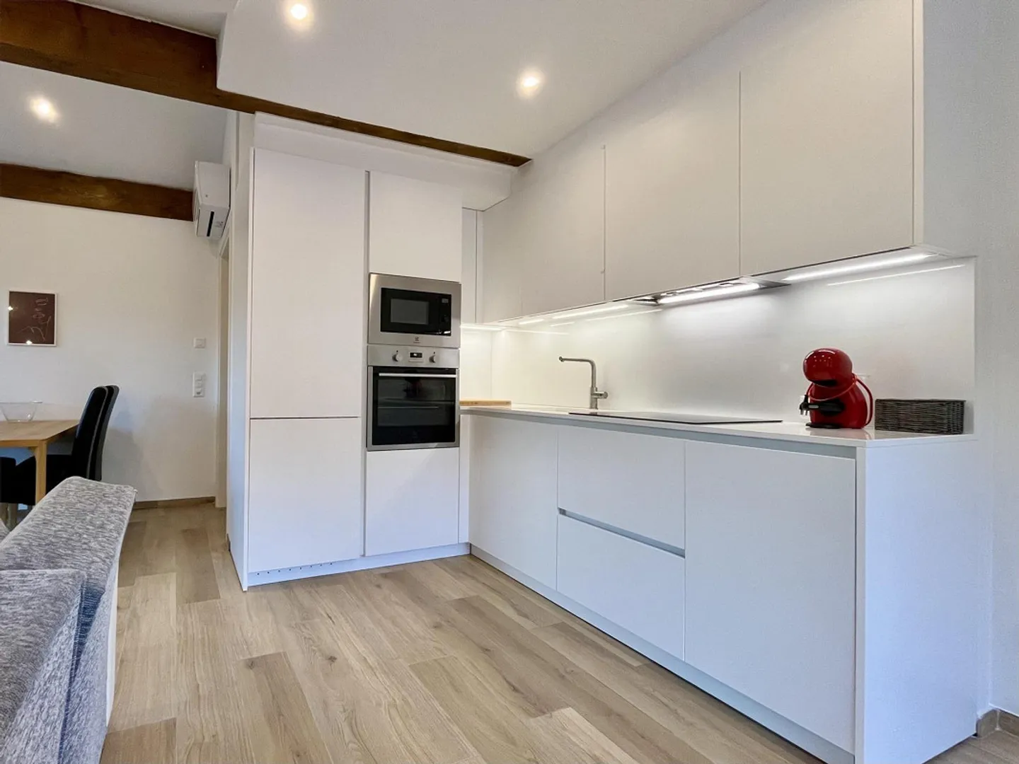 AFFITTASI STUPENDO 2.5 LOCALI ARREDATO A LUGANO CANOBBIO - Foto 1 di 13