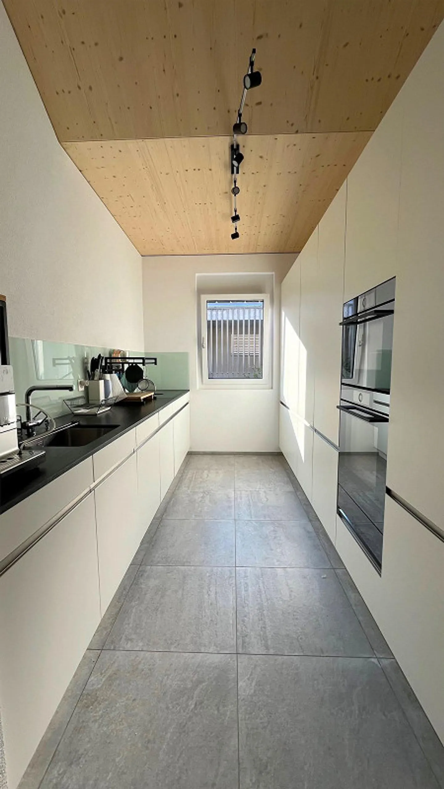 Ampio appartamento attico di 4,5 locali con standard di proprietà - Foto 2 di 12
