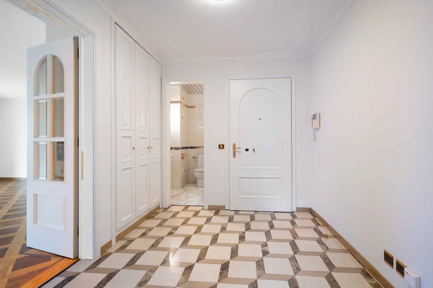 Stunning 5.5 rooms with exceptional view - Photo 5 of 10