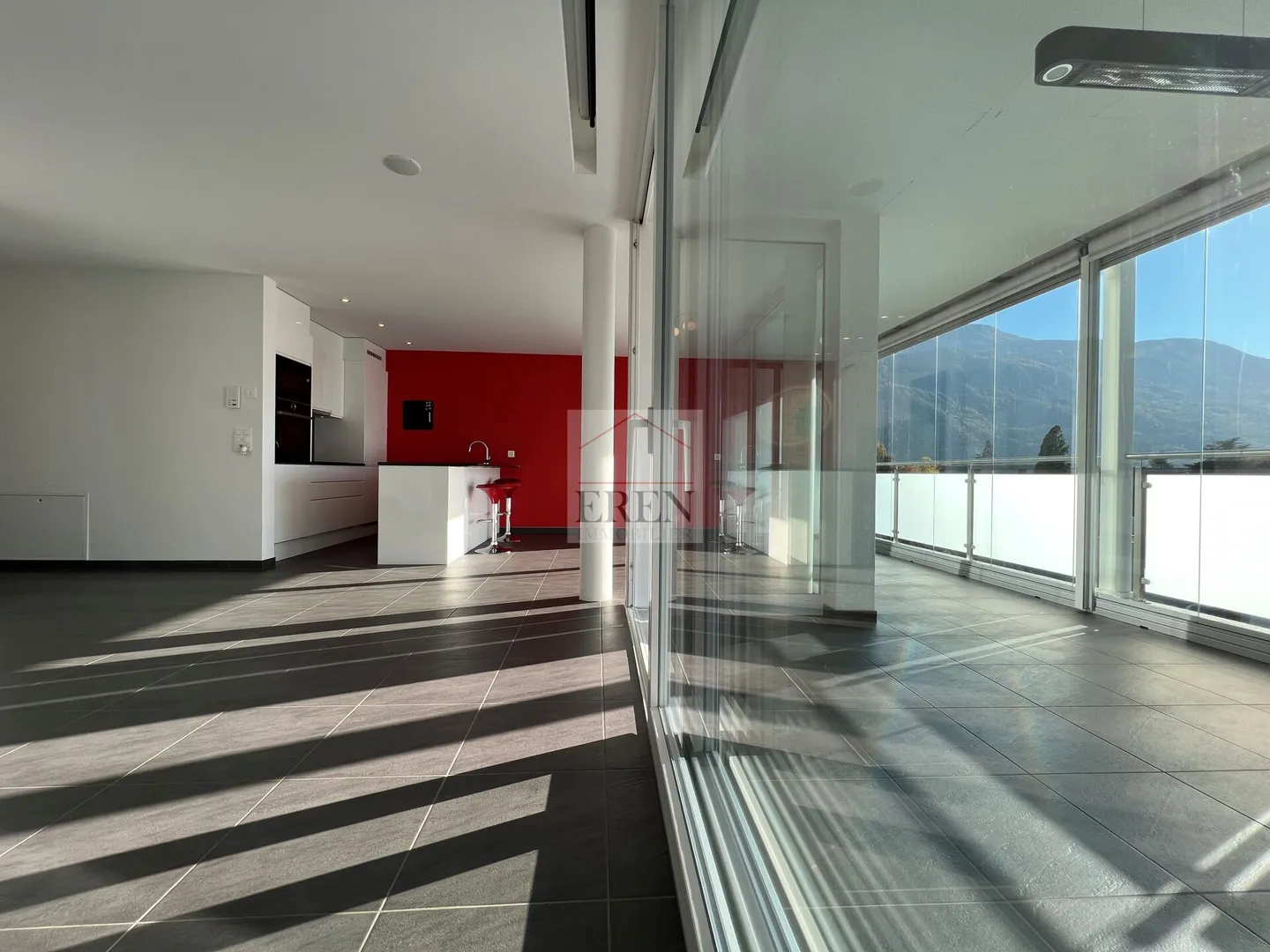 Appartement moderne 3,5 pièces - Photo 2 sur 16