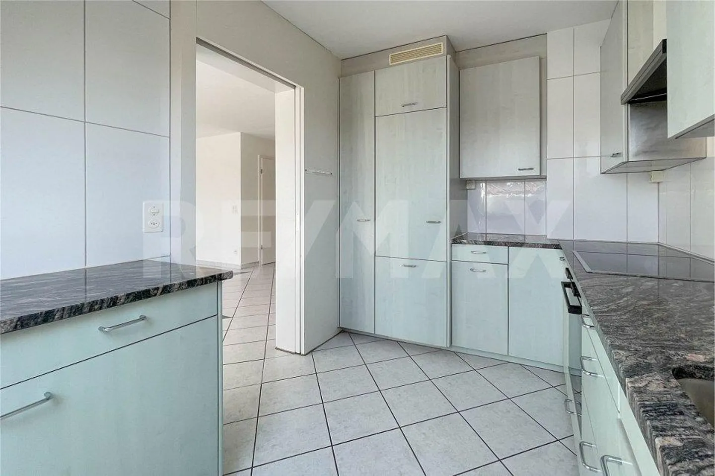 Ampio appartamento duplex di 5,5 locali in una posizione centrale e tranquilla - Foto 5 di 13