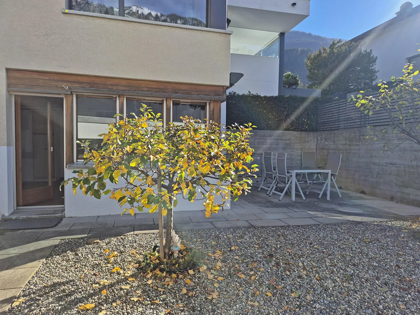 Charming 1.5-room apartment with garden seating area - Photo 2 of 8