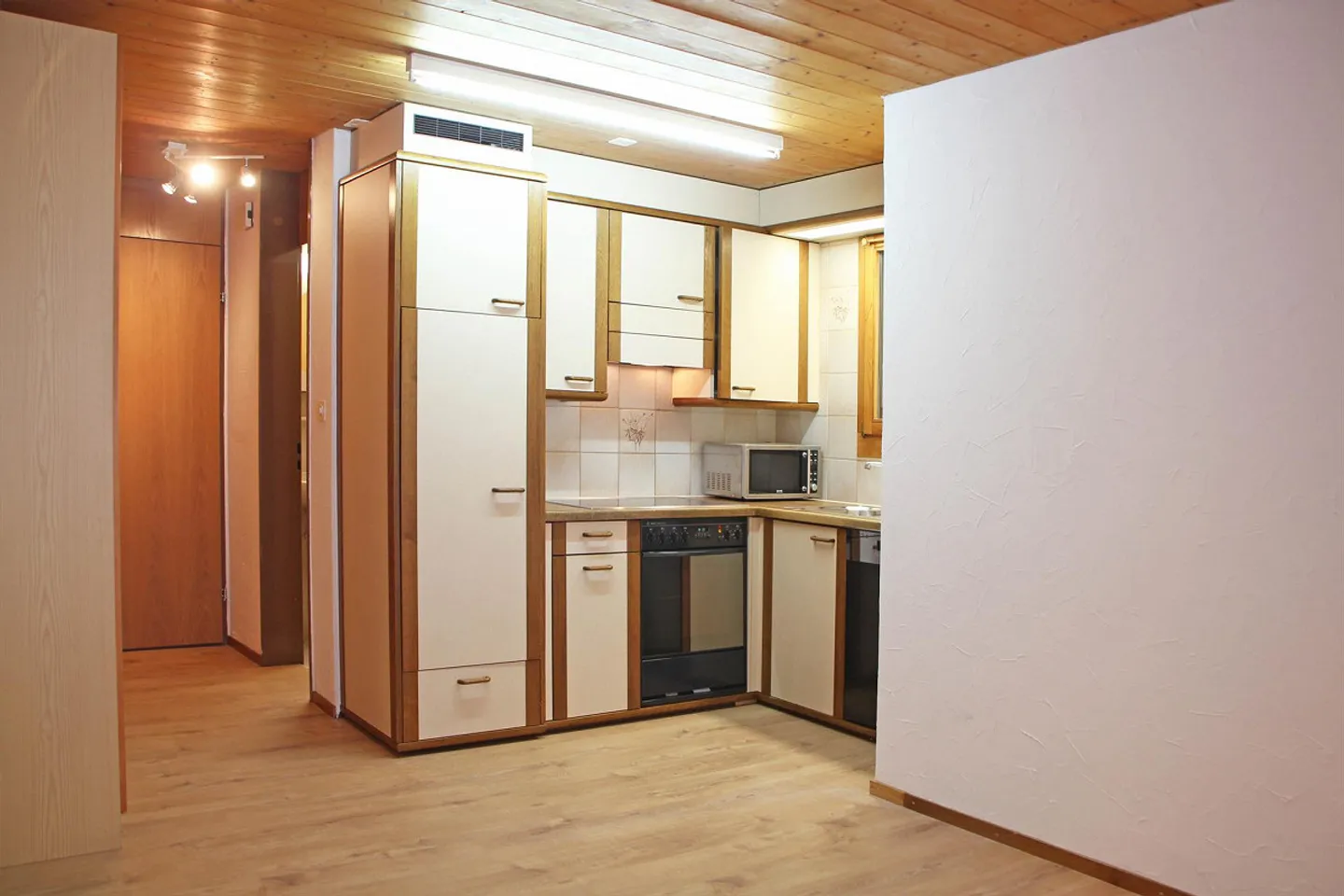 Charming 1.5-room apartment with garden seating area - Photo 4 of 8