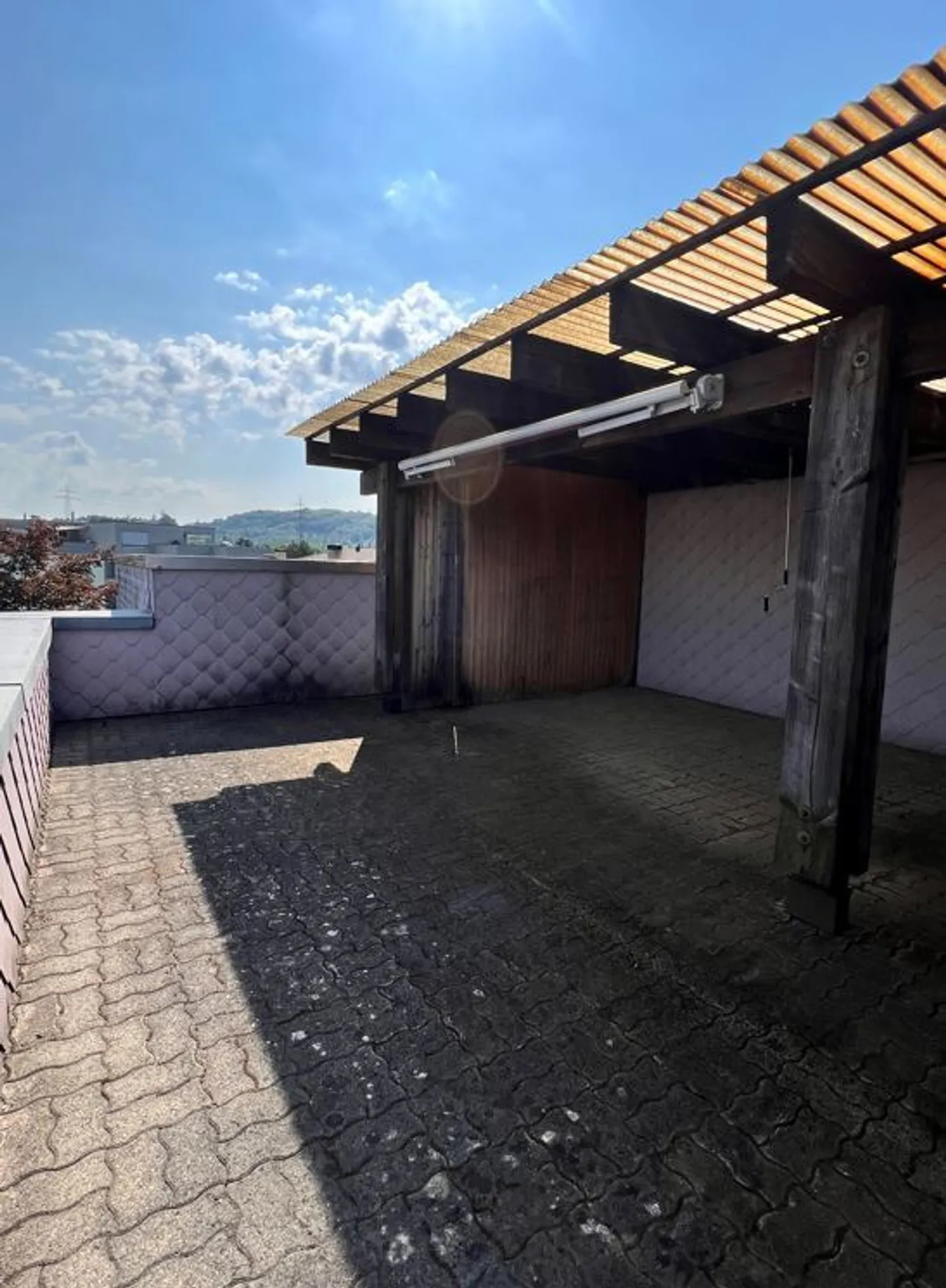 TERRASSE CONFORTABLE AVEC VUE - Photo 3 sur 4