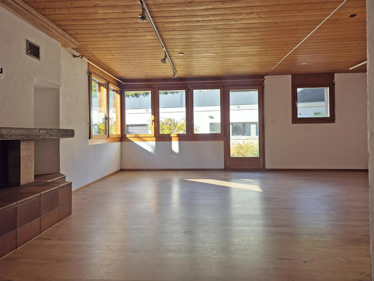 Charming 1.5-room apartment with garden seating area - Photo 7 of 8