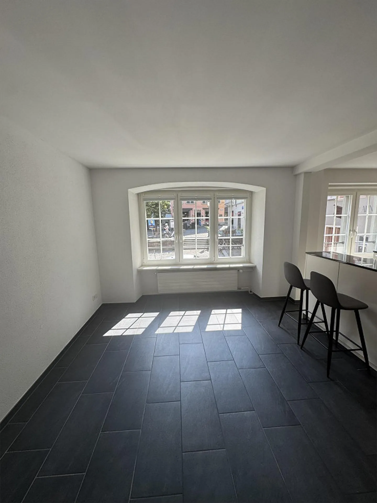 Charmante appartement de 2,5 pièces au cœur de la vieille ville - Photo 2 sur 11