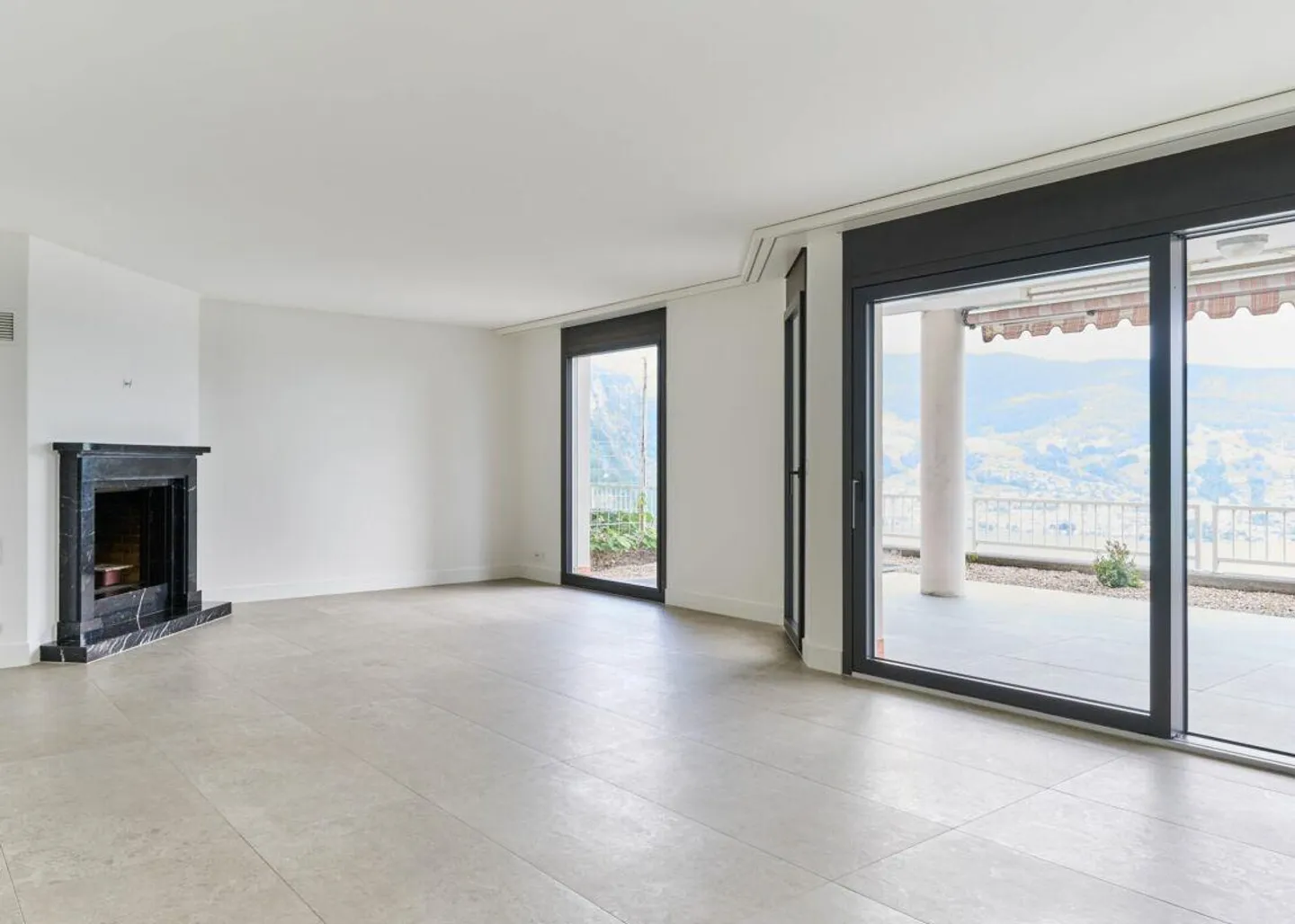 Traumhafter Ausblick trifft Eleganz - Foto 3 von 12