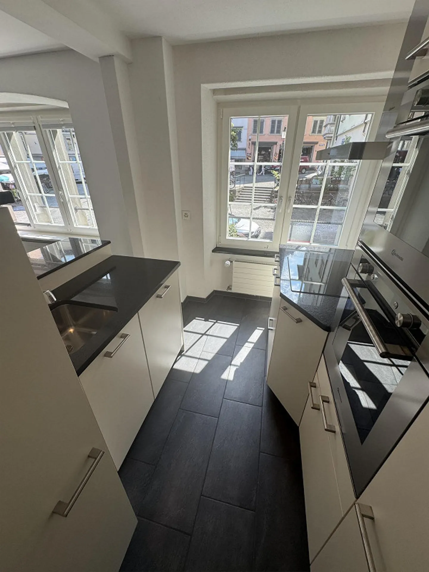 Charmante appartement de 2,5 pièces au cœur de la vieille ville - Photo 4 sur 11