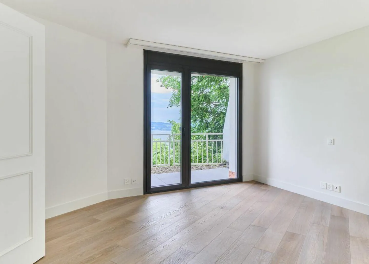 Traumhafter Ausblick trifft Eleganz - Foto 11 von 12