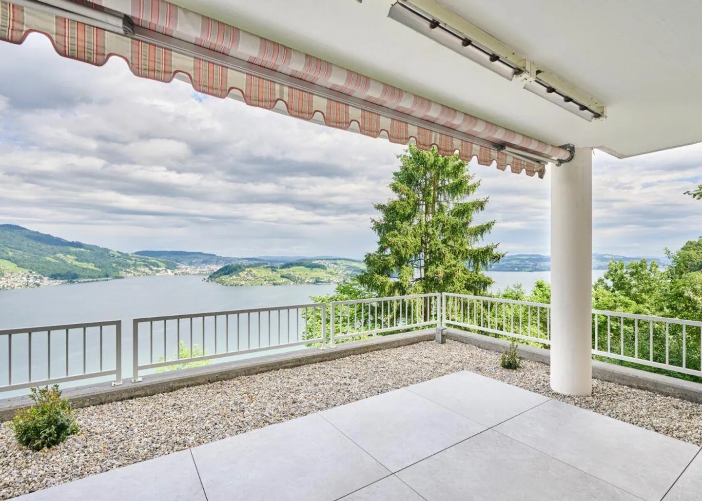 Traumhafter Ausblick trifft Eleganz - Foto 12 von 12