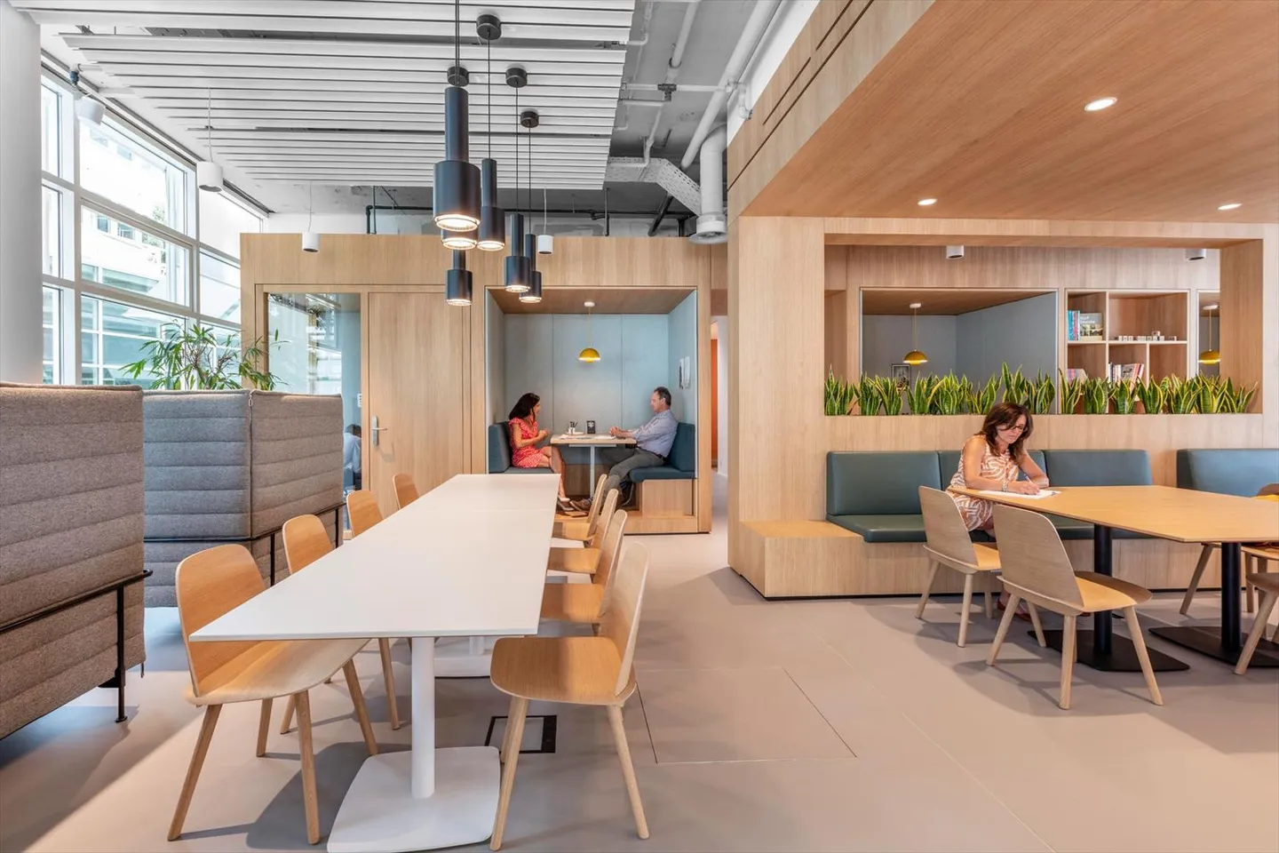 Trouvez des bureaux dans Spaces Main Station pour 2 personnes - tout est pris en charge - Photo 5 sur 9