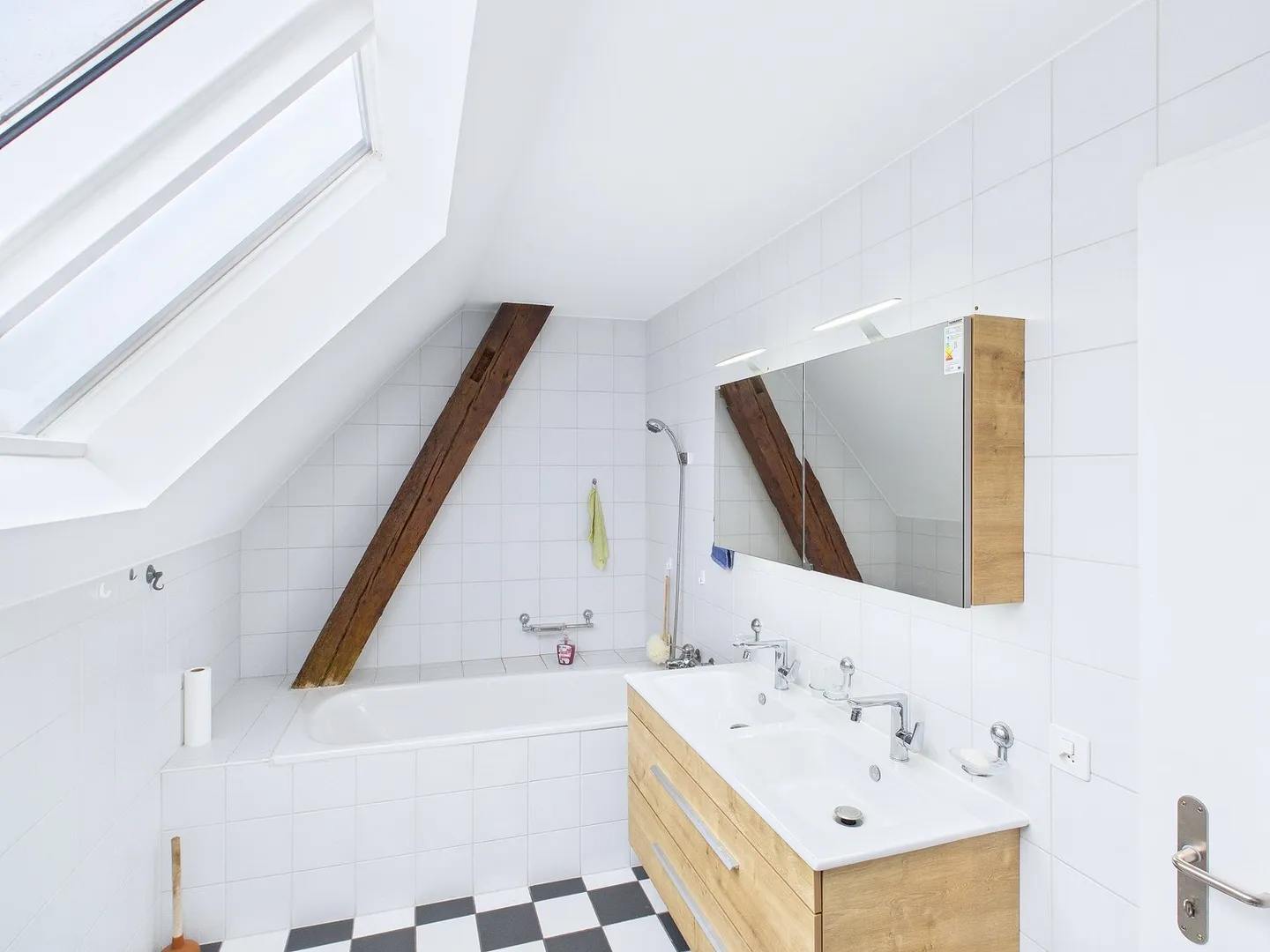 Charmante 4-Zimmer-Maisonette-Wohnung in ruhiger Dorflage - Foto 13 von 17