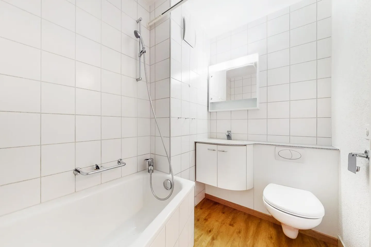 Charming Duplex Apartment - Photo 7 of 11