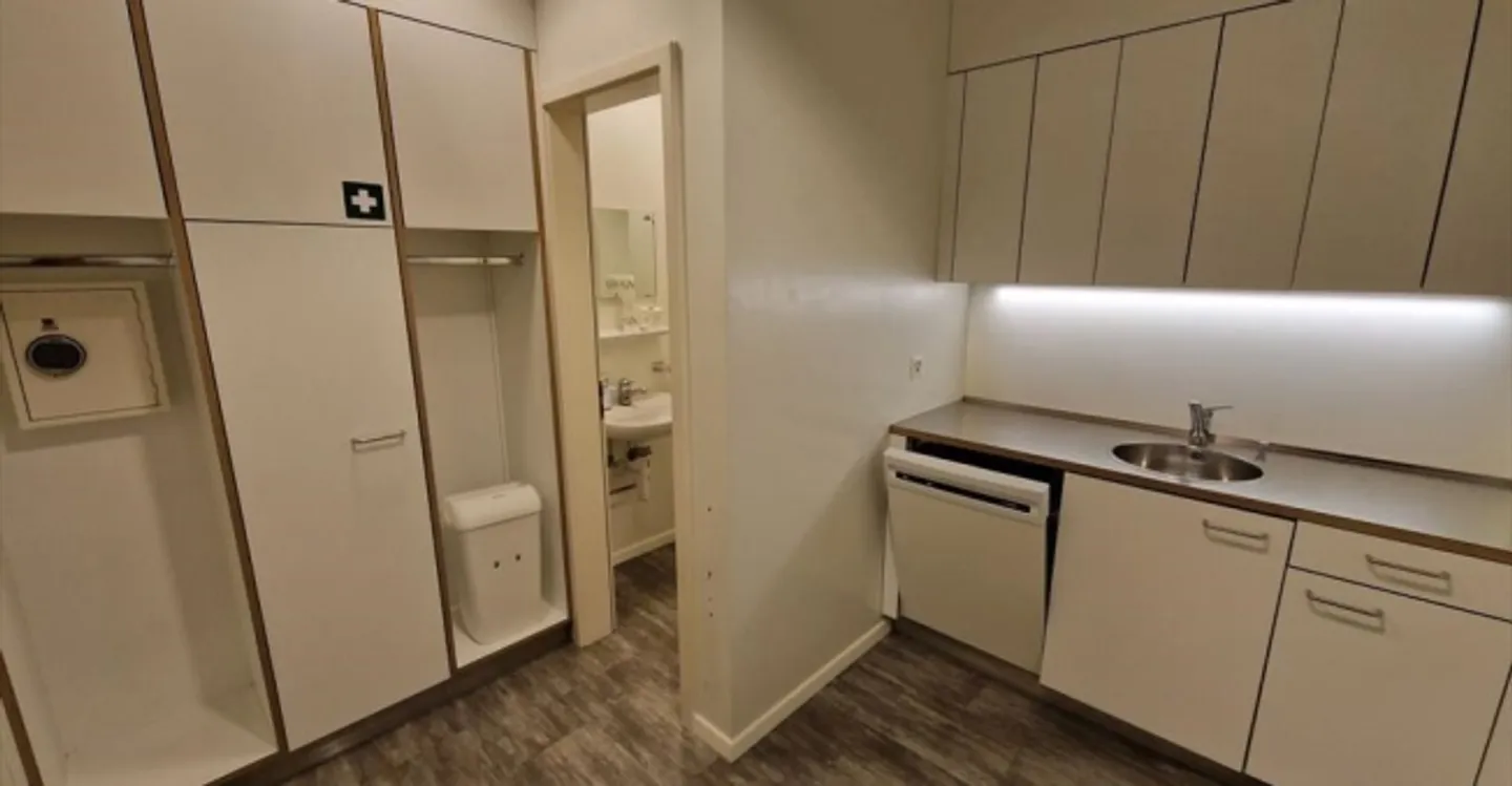 Commercial 4.5 rooms - Photo 3 of 7