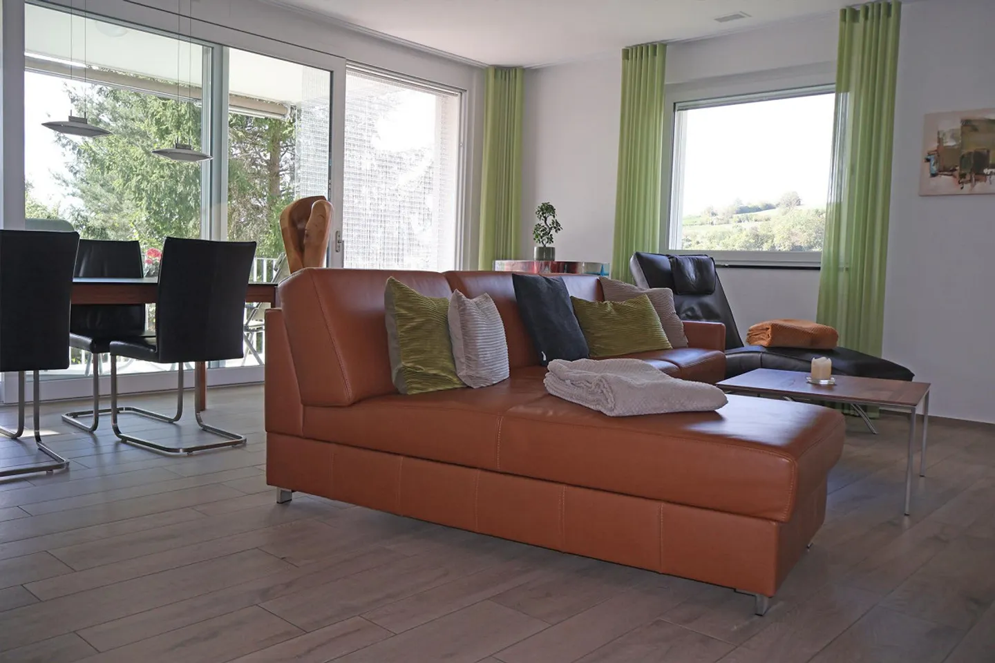 Attractive 2.5-room apartment with a view of the vineyards - Photo 2 of 16